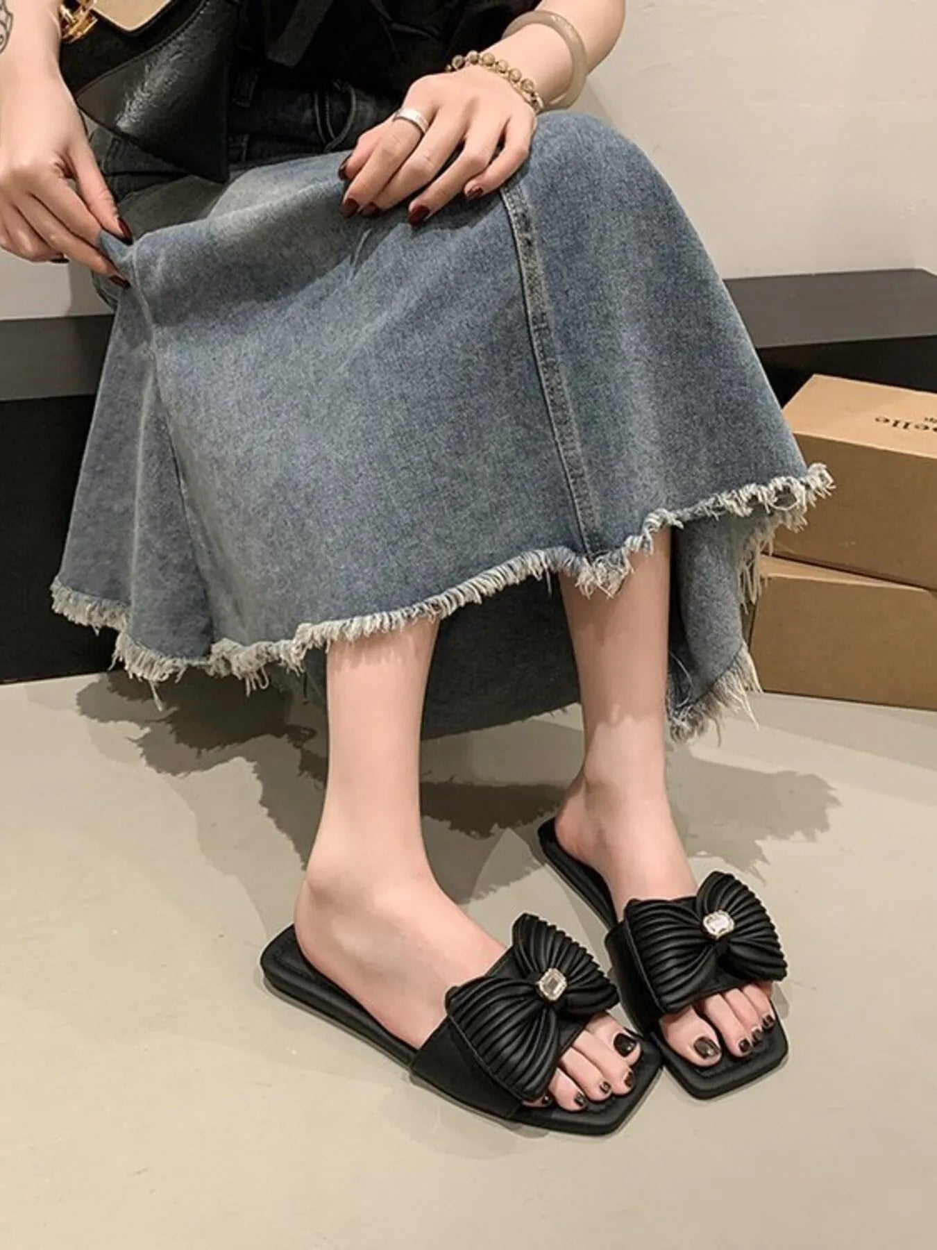 Pink bow knot flat sandals for women, featuring a stylish bow detail and comfortable flat sole, perfect for casual summer outfits