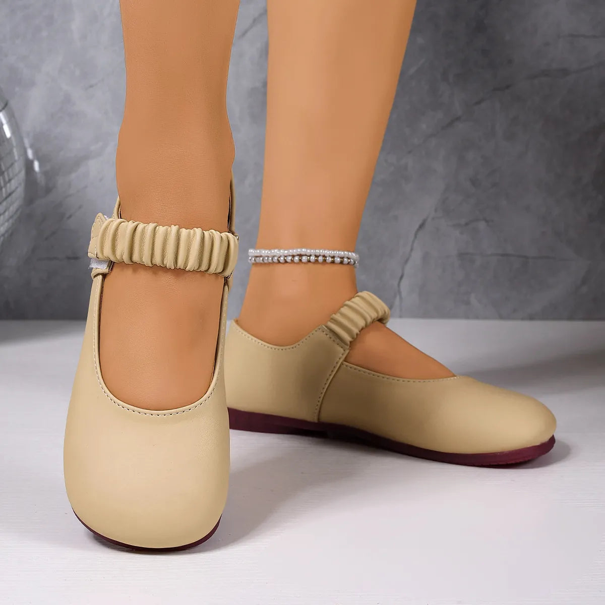 Close-up of the sole of Round Toe Flat Loafers, highlighting the flat, slip-resistant sole for comfort.